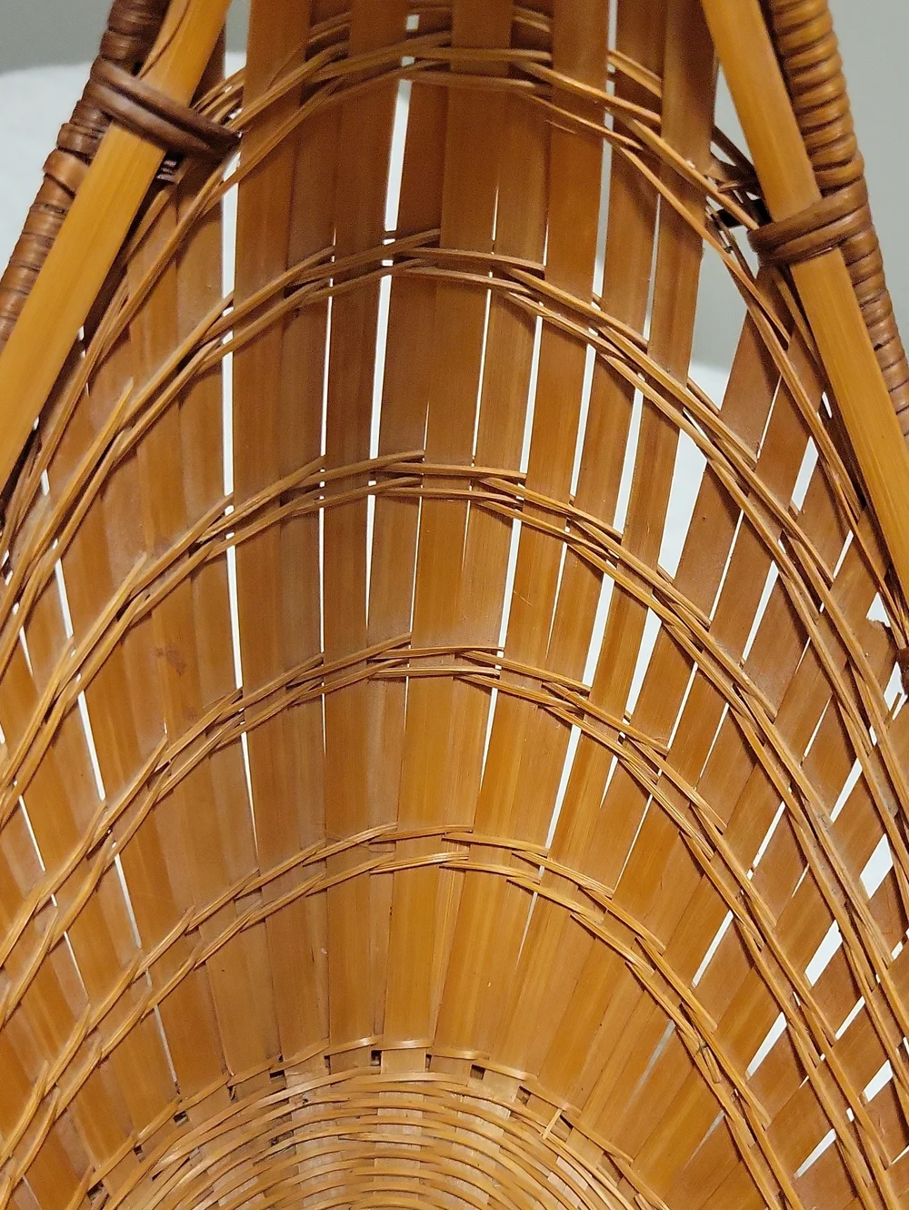 Vintage Woven Decorative Wicker Rattan Boat Shaped Basket & Handle Honey Brown.